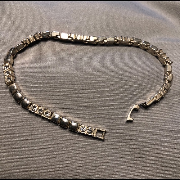 Rhinestone tennis bracelet - Picture 3 of 4